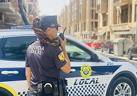 Imagen de archivo de una agente de la Policía Local de Elche.
