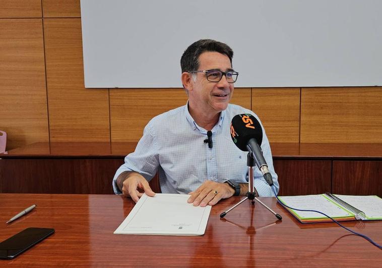 El alcalde de San Vicente carga contra el PSOE por dejarle un ayuntamiento «caótico y judicializado»