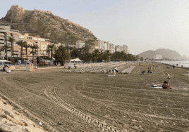 Playa de el Postiguet a primera hora de la mañana