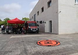 Uno de los drones, pilotado por un miebro del Consorcio Provincial de Bomberos, en pleno vuelo