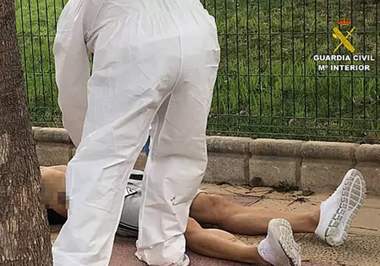 Cuerpo sin vida de la vícimta.