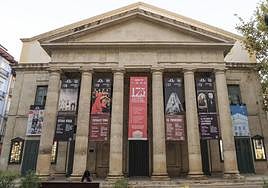 Puerta del Teatro Principal de Alicante.