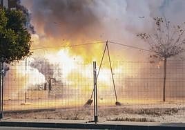 Una de las mascletàs del pasado año en los barrios de la ciudad.