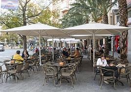 Una de las terrazas pioneras en Alicante, concretamente, en la Plaza de los Luceros