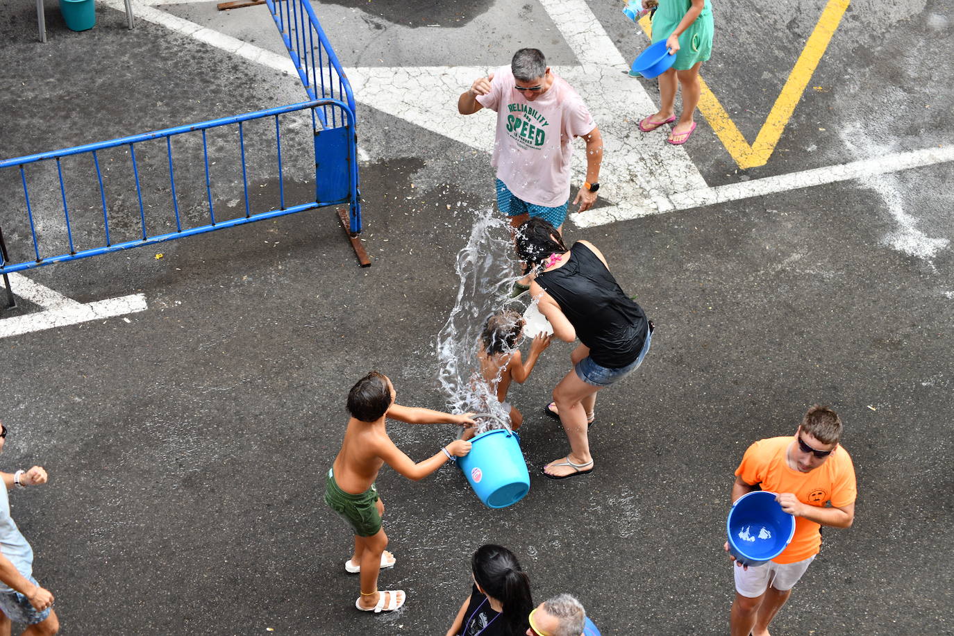 El Raval Roig despide sus fiestas con la tradicional Poalà