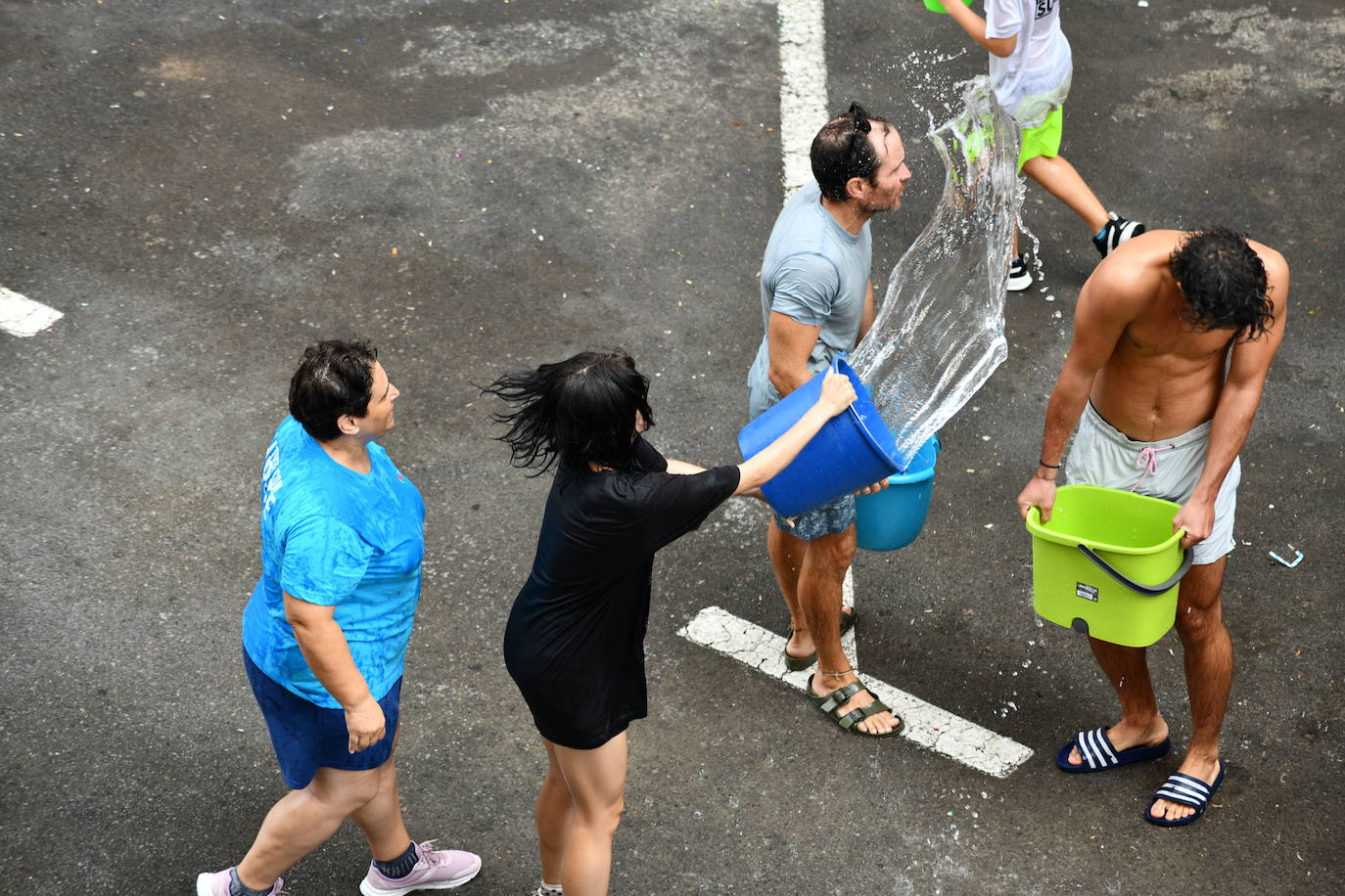 El Raval Roig despide sus fiestas con la tradicional Poalà
