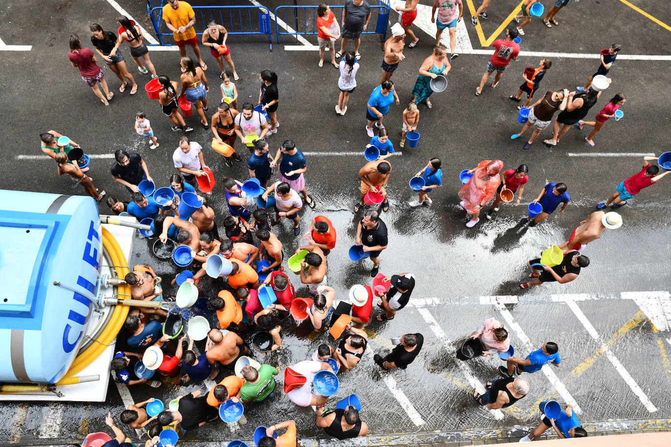 El Raval Roig despide sus fiestas con la tradicional Poalà