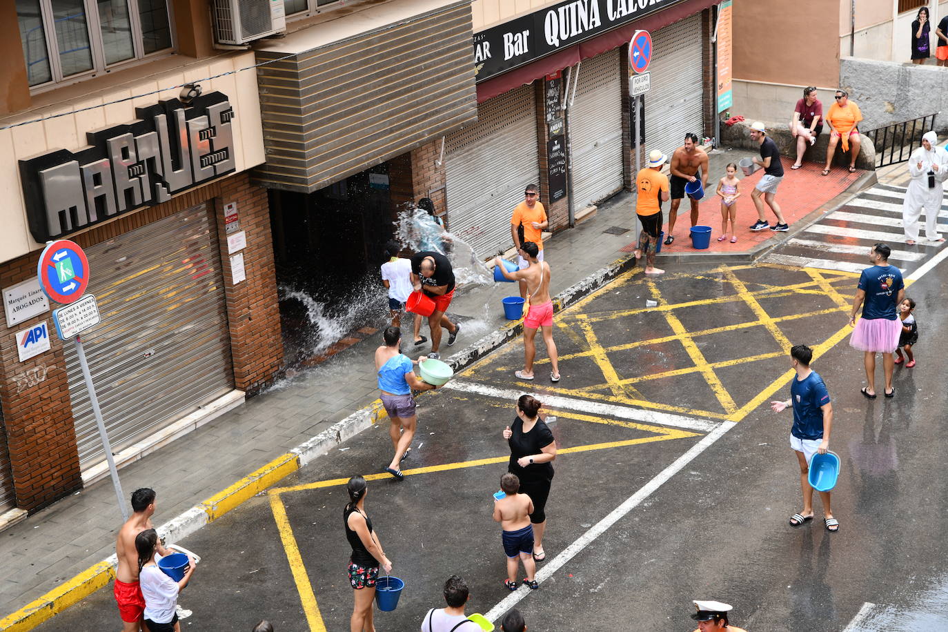 El Raval Roig despide sus fiestas con la tradicional Poalà