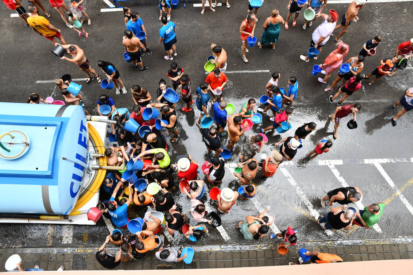 El Raval Roig despide sus fiestas con la tradicional Poalà