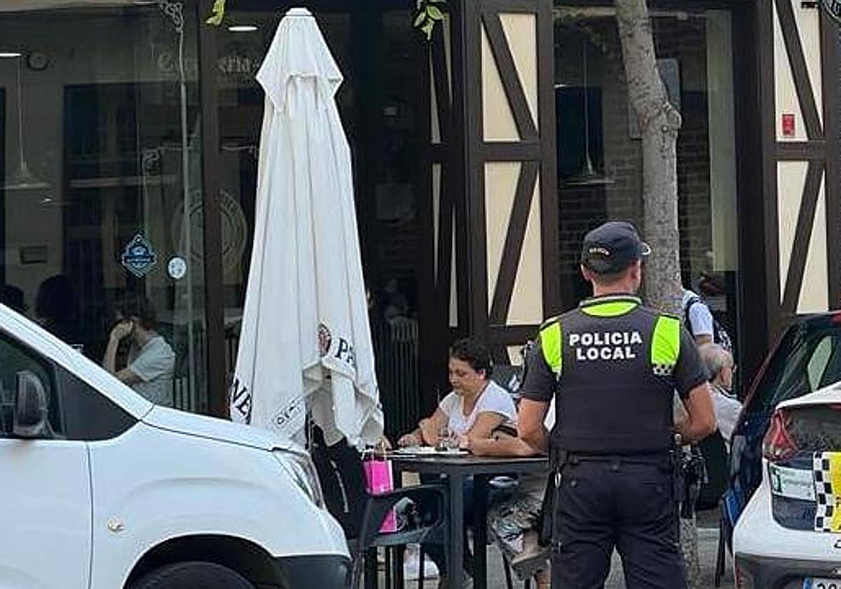 Imagen de la Policía Local de Alcoi en la terraza donde sucedieron los hechos