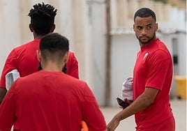 Varios jugadores del Alcoyano, antes de un entrenamiento