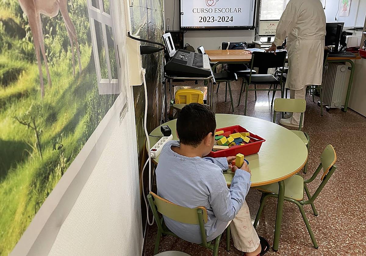 Un alumno al comenzar las clases en el Hospital.
