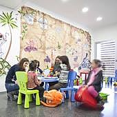 Los especialistas recomiendan la vacunación infantil contra la gripe para prevenir el contagio en adultos