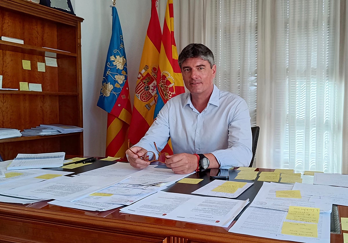 Marcos Zaragoza en el despacho de Alcaldía de La Vila Joiosa