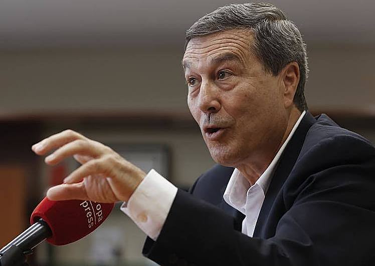 El conseller de Sanidad, Marciano Gómez, en la entrevista.