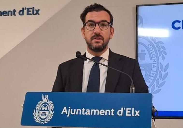 Elche sanciona hasta con 300 euros el vertido de residuos, poda o mobiliario fuera de los contenedores