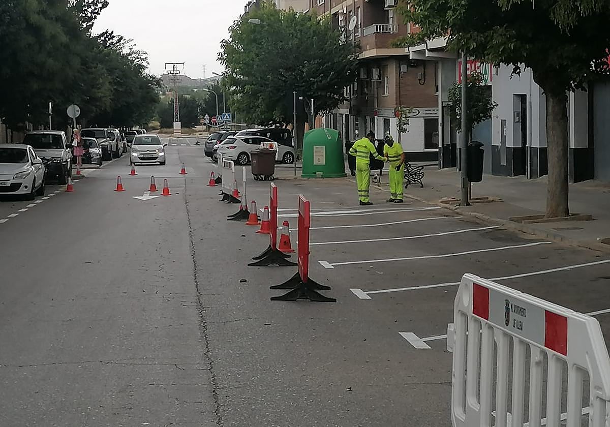 Nueva plazas de aparcamiento en la calle Miguel Hernández de Villena.