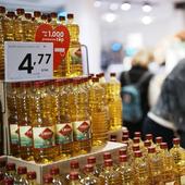 Botellas de aceite en un supermercado, a la mitad de precio que hoy en día.