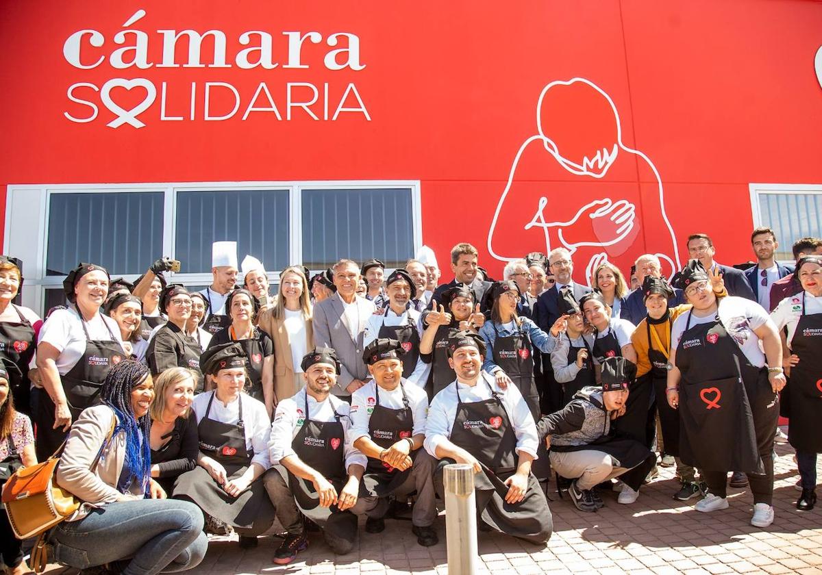 Cocineros de Alicante Gastronómica en la campaña de solidaridad.