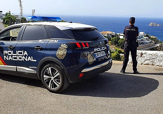 Un agente de la Policía Nacional en Benidorm