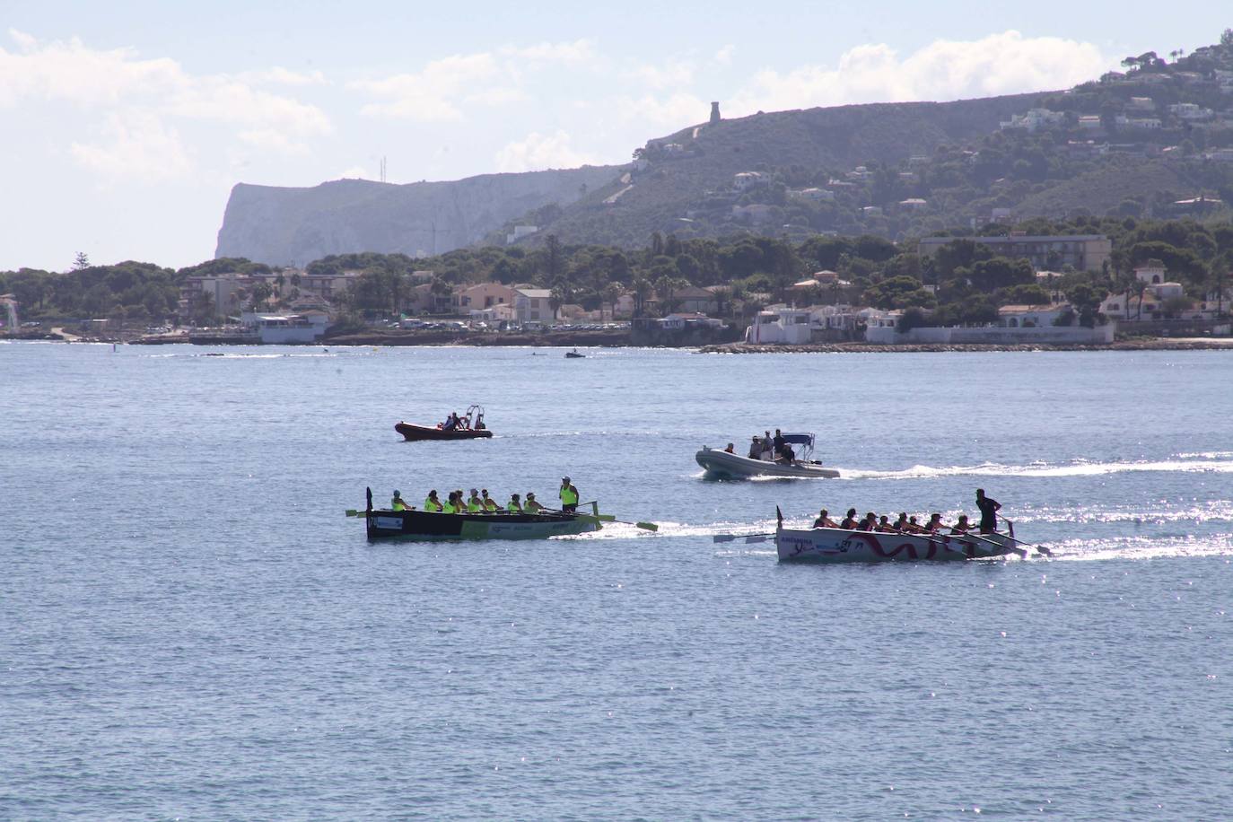 Una carrera de remos para luchar contra el cáncer de mama en Dénia