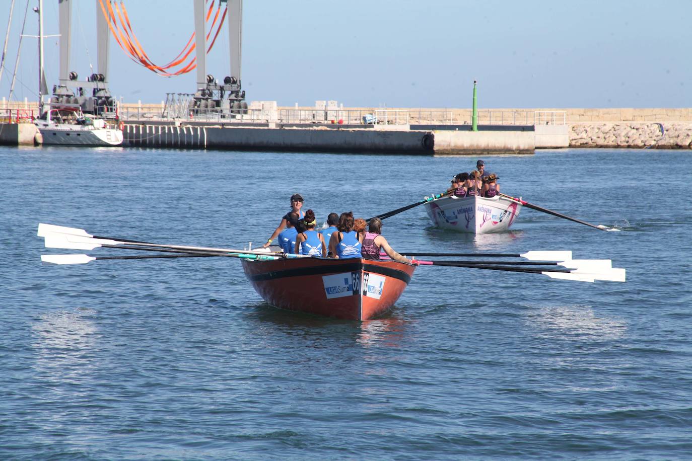 Una carrera de remos para luchar contra el cáncer de mama en Dénia