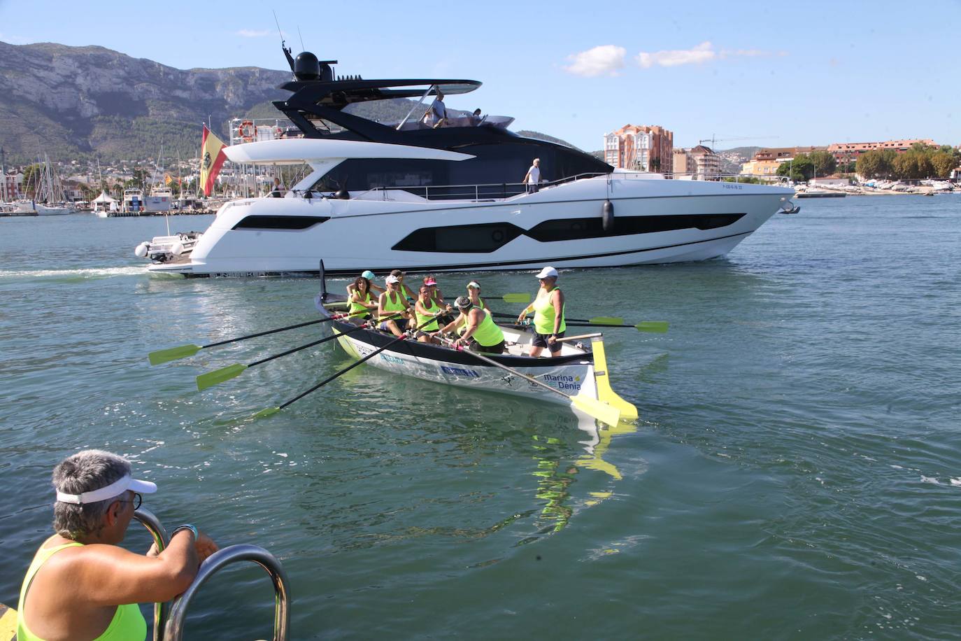 Una carrera de remos para luchar contra el cáncer de mama en Dénia