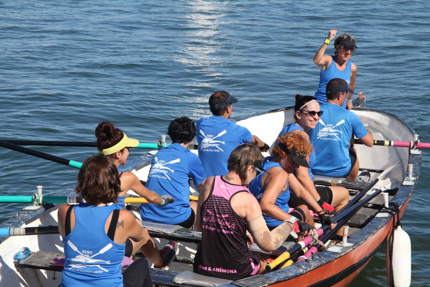 Una carrera de remos para luchar contra el cáncer de mama en Dénia