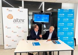 Firma del acuerdo entre Aitex y Unicef.