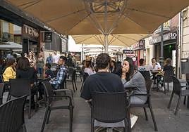 Terraza de Castaños llena de gente