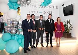 Autoridades y directivos de la cadena hotelera estuvieron en la gala del 50 aniversario del Hotel Meliá Alicante