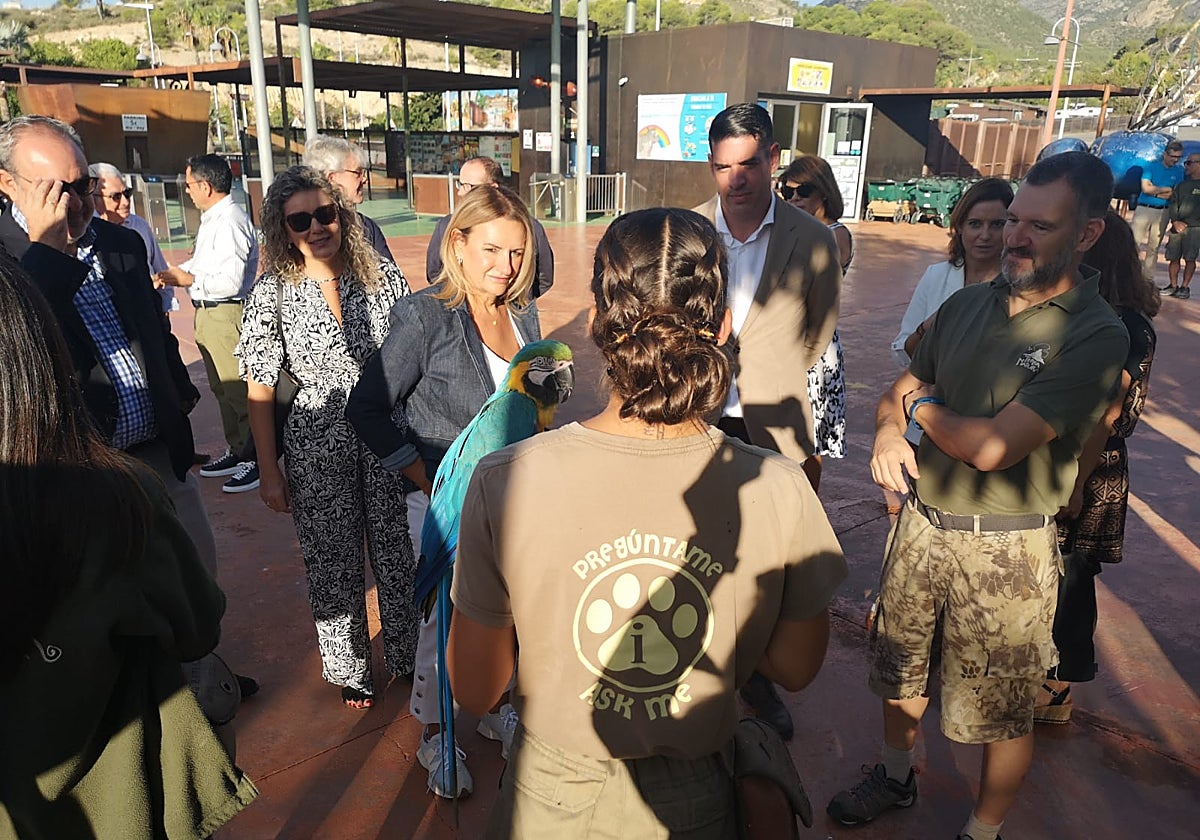 Nuria Montes junto a los responsables de Ineca en Terra Natura