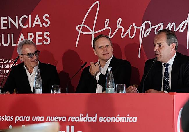 El vicepresindente de la Cámara, Jesús Navarro, junto con Lacalle y Carlos Baño