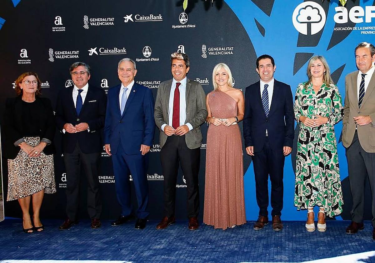 Autoridades, patrocinadores y empresarios han asistido a la entrega de los premios Aefa en Alcoi.