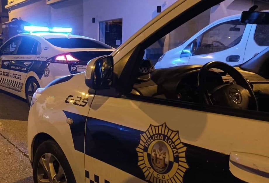Imagen de un coche de la policía local de Alcoi