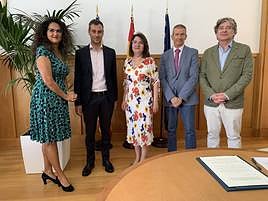 Representantes de Hidraqua y de la Universidad de Alicante, tras la firma del convenio.