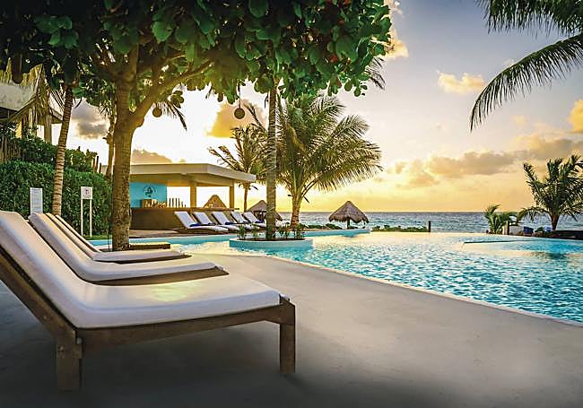 Piscina del futuro complejo