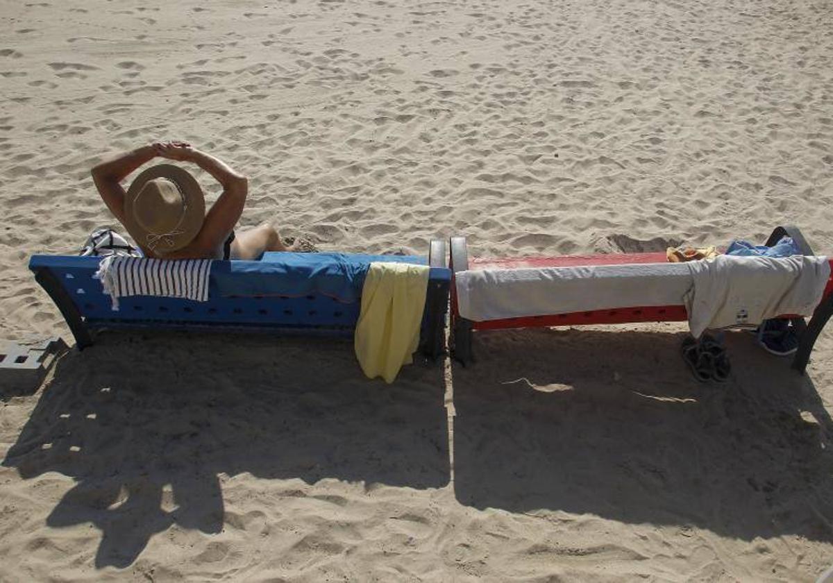 Tiempo veraniego de sol y playa en Alicante.