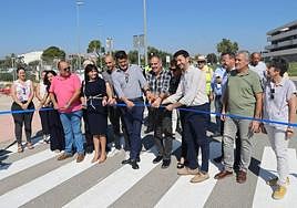La Corporación municipal inaugura de manera simbólica el nuevo sector urbanístico.