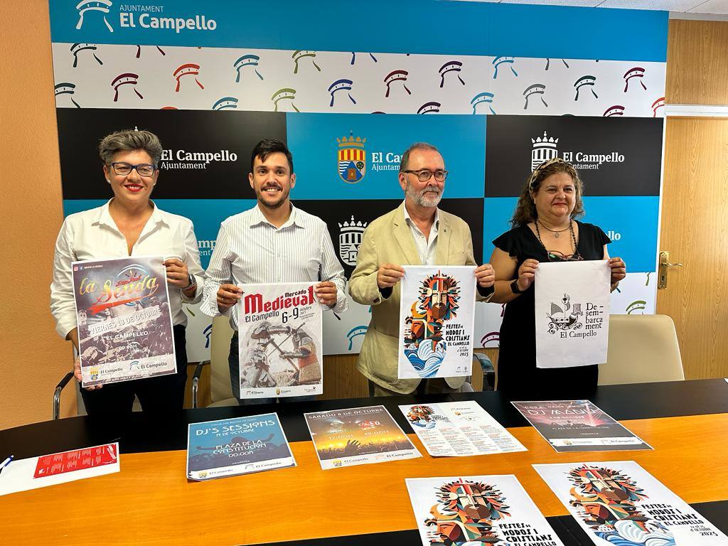 Presentación de los cartefes festeros en el Ayuntamiento de El Campello.