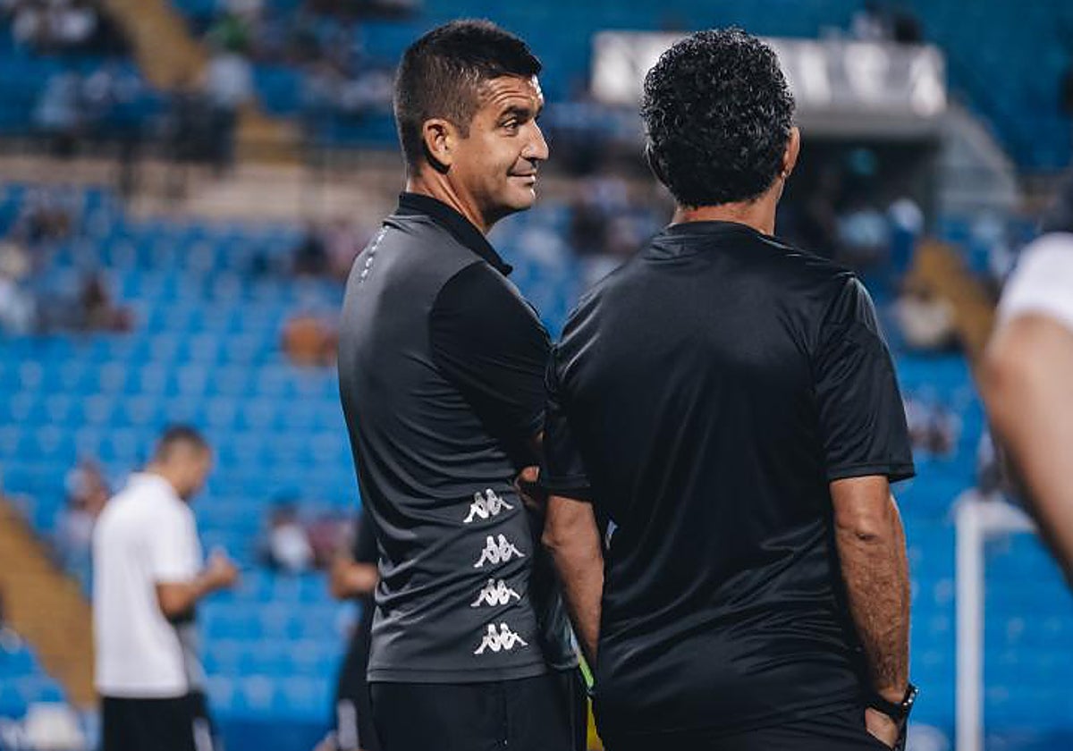 Un sonriente Torrecilla antes de comenzar el choque frente al Andratx