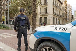 Policía Nacional patrullando en el centro de Alicante.