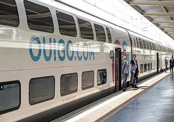 Tren de Ouigo en la estación de Alicante.