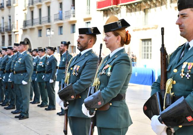 Acto de la Guardia Civil de Alicante en el Día del Pilar.