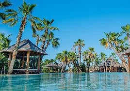 Piscina de Alannia Resorts en Alicante.