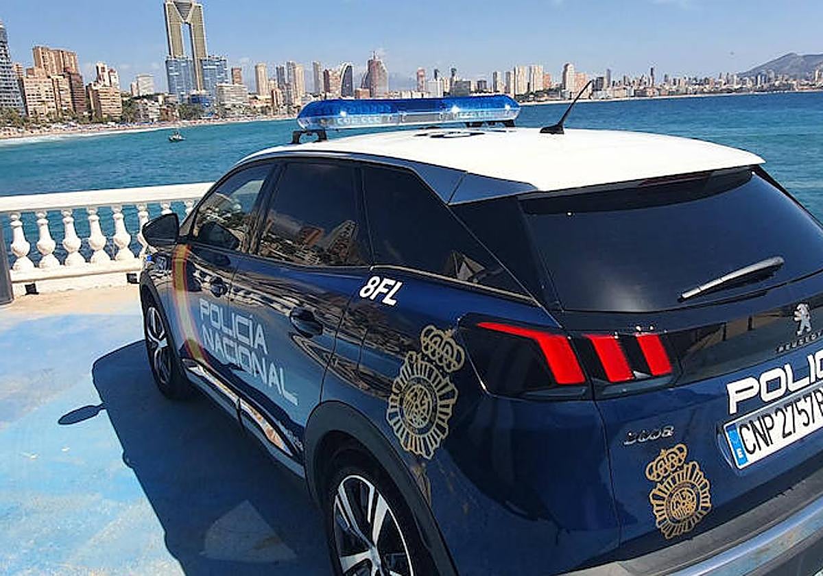 Vehículo de la Policía Nacional en Benidorm.