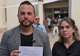 Los concejales Rafa Mas y Sara Llobell, en los juzgados de Benalúa.