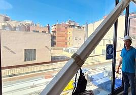 Visita del concejal del Patronato Municipal de Vivienda, Carlos de Juan, a una de las obras de vivienda social.