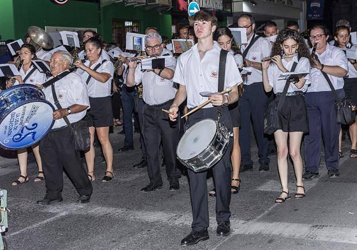 Orquesta en los Moros y Cristianos de San Blas.