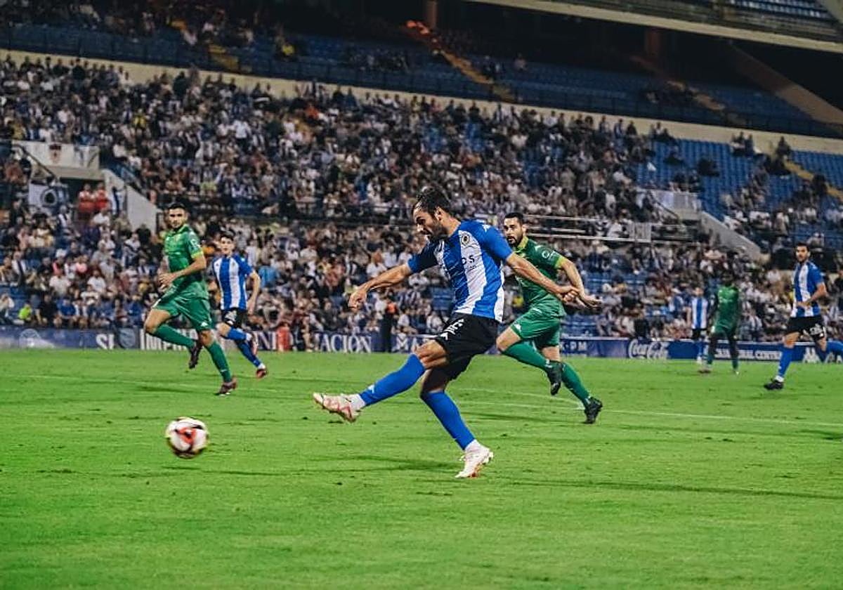 Candelas anota el 3-0 ante el Cerdanyola en 20 minutos apoteósicos.